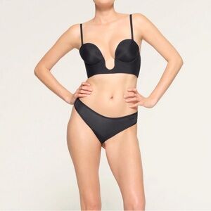 SKIMS Deep Plunge Shapewear Bra Size S